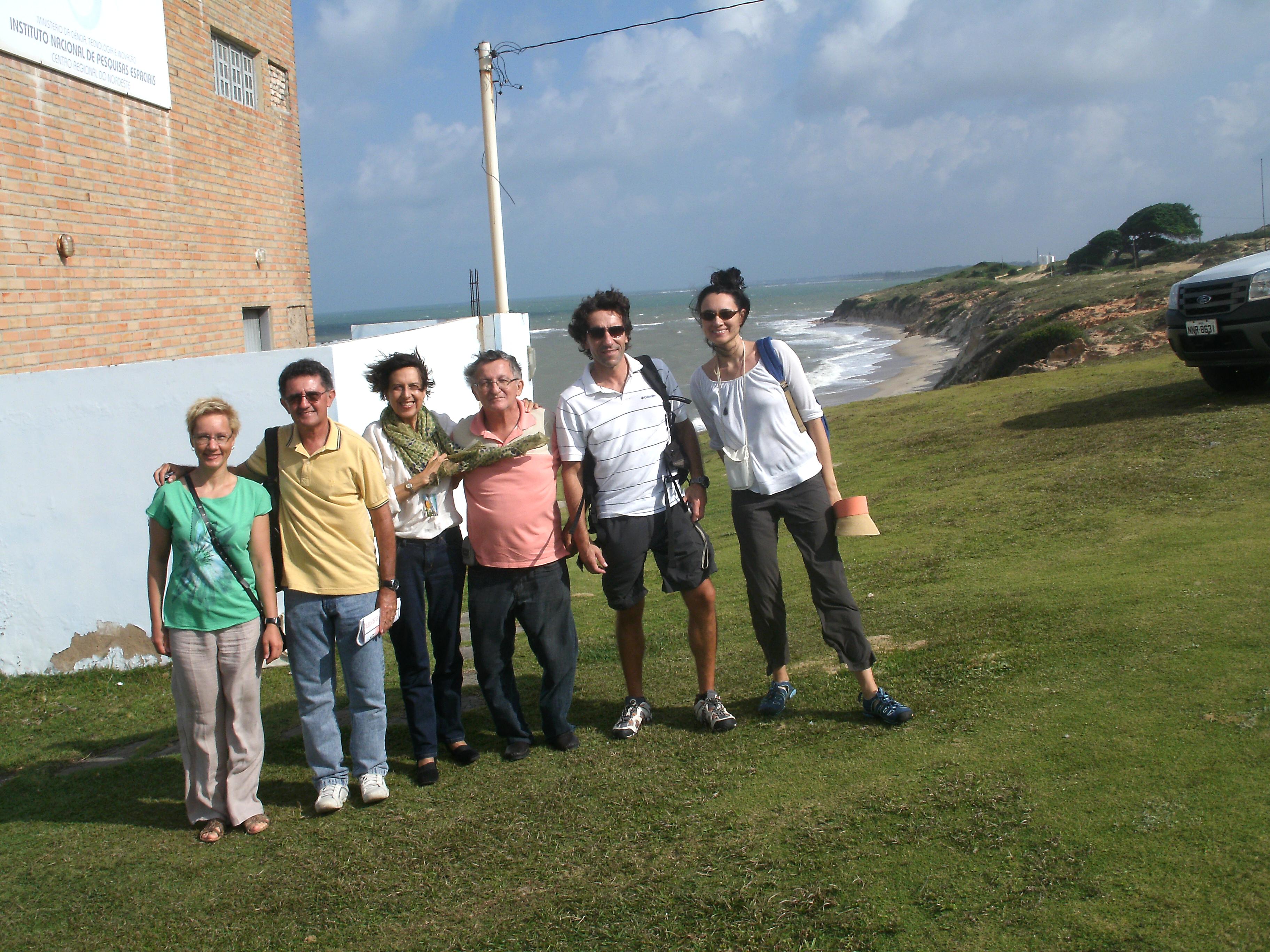 Foto da equipe em ambiente externo