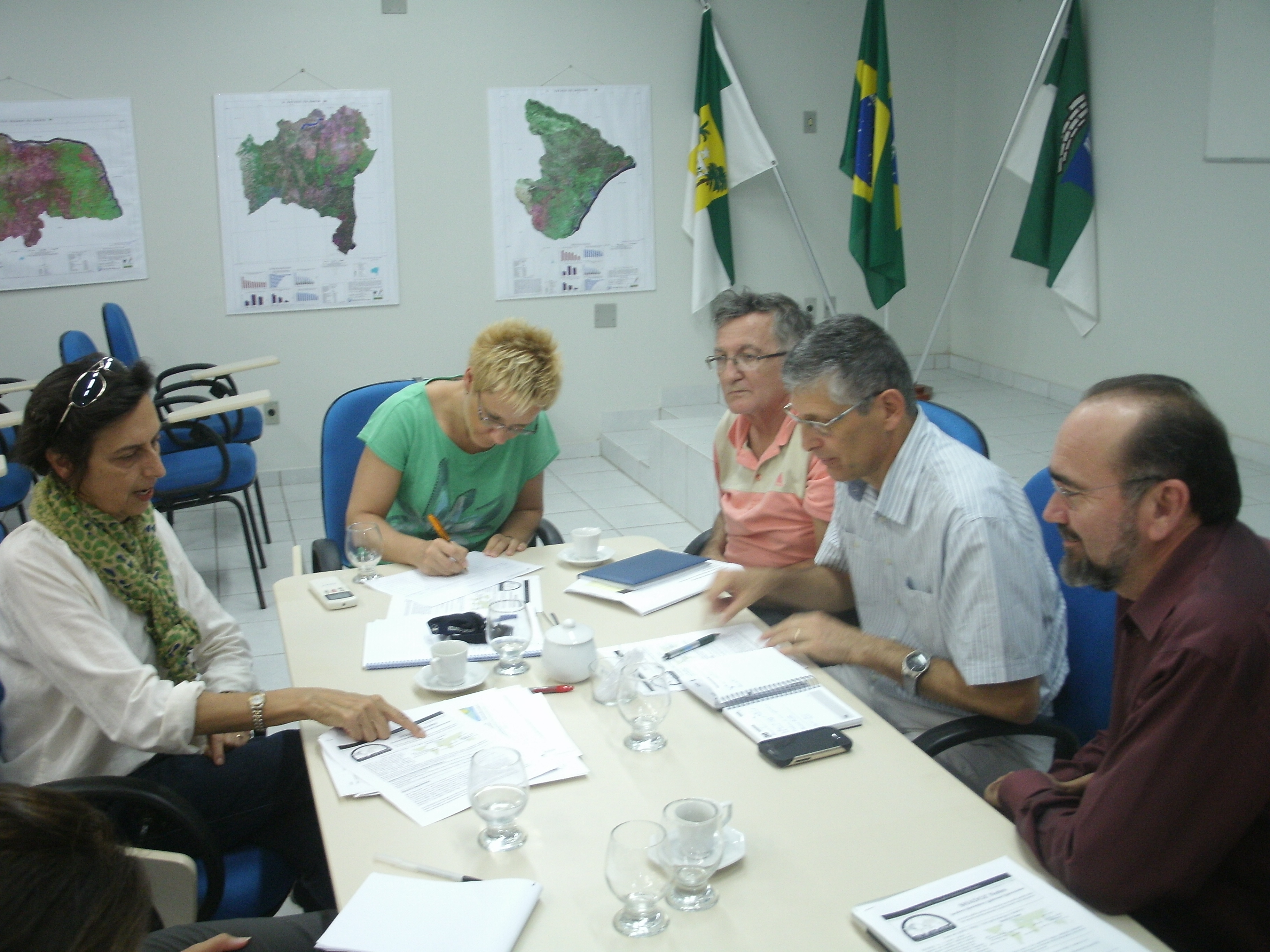Foto da equipe em reunião